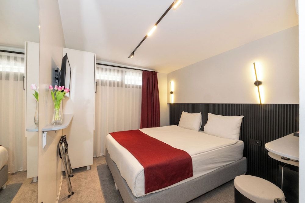 undefined Istanbul Holiday Hotel 5