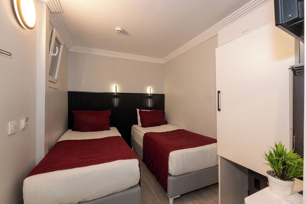 Istanbul Holiday Hotel Budget Room 2