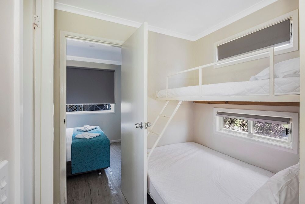 Standard Cabin - Sleeps 5