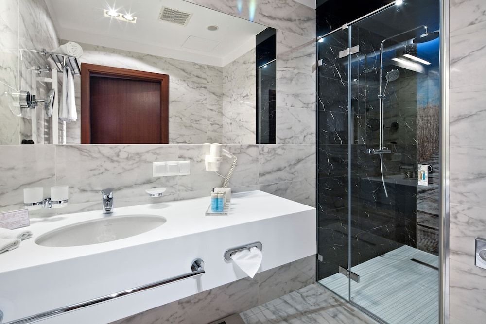 Hotel Mikołajki Leisure & SPA - Destigo Hotels Executive Suite, Balcony, Lake View 2