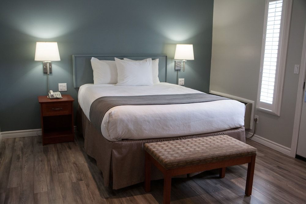 Room, 1 Queen Bed, Non Smoking (Street View, Lower Floor)