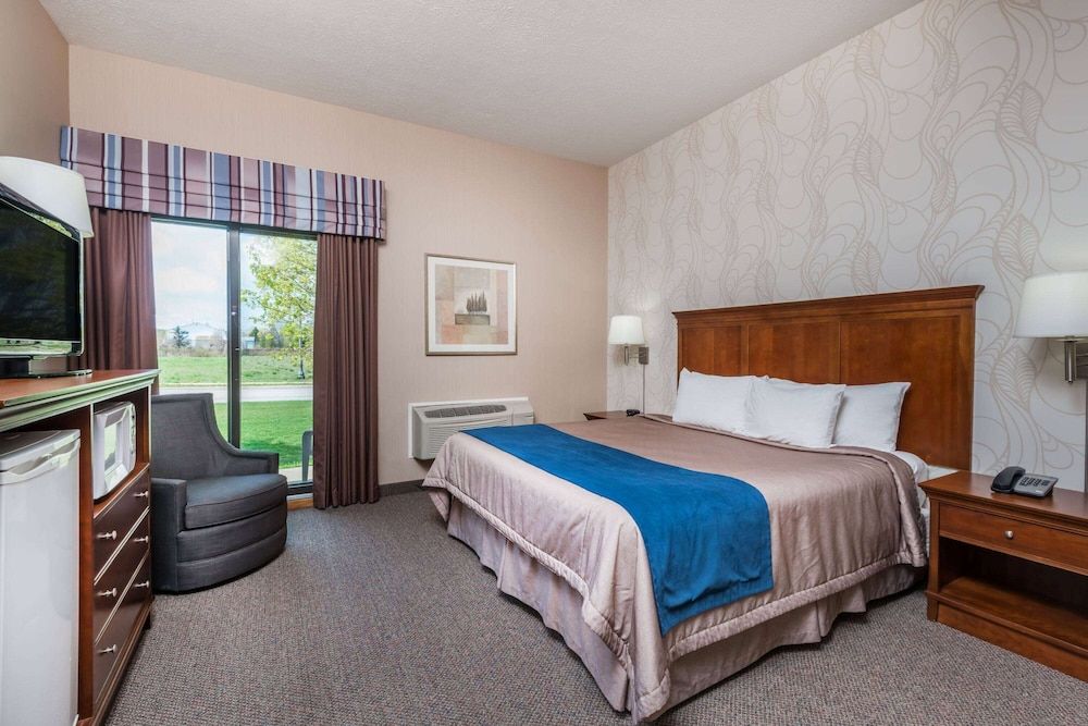 1 King Bed, Business Room, Park View, Upper Floor, Non-Smoking