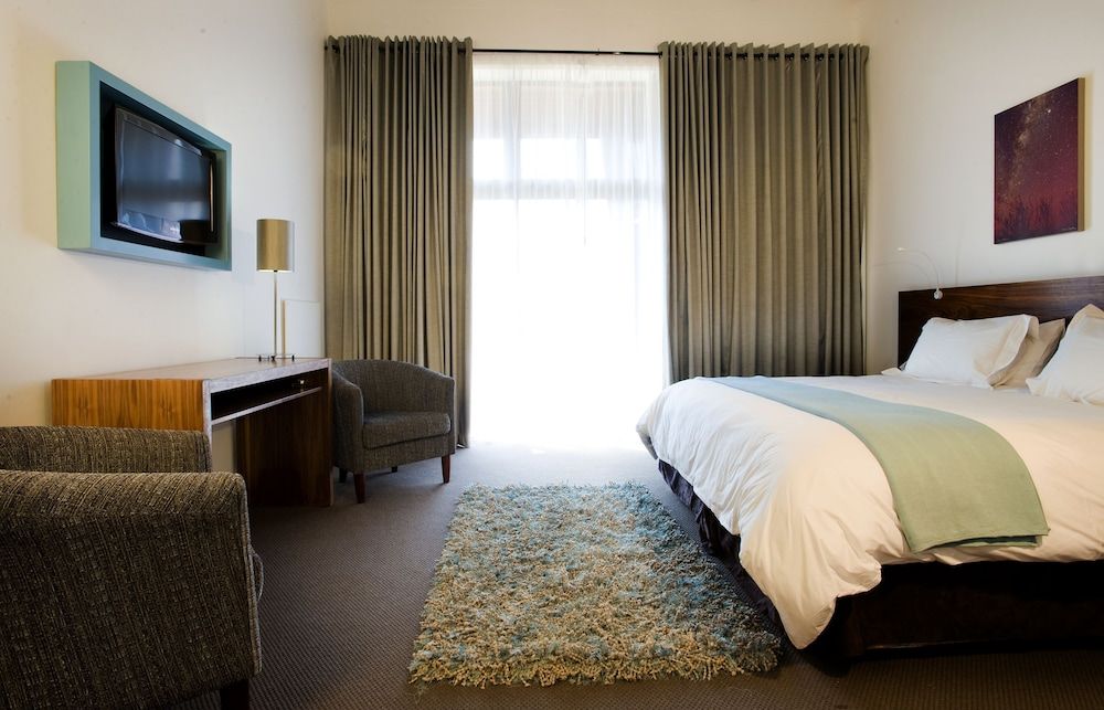 Golden Gate Hotel North Facing Large Room with Shower 3