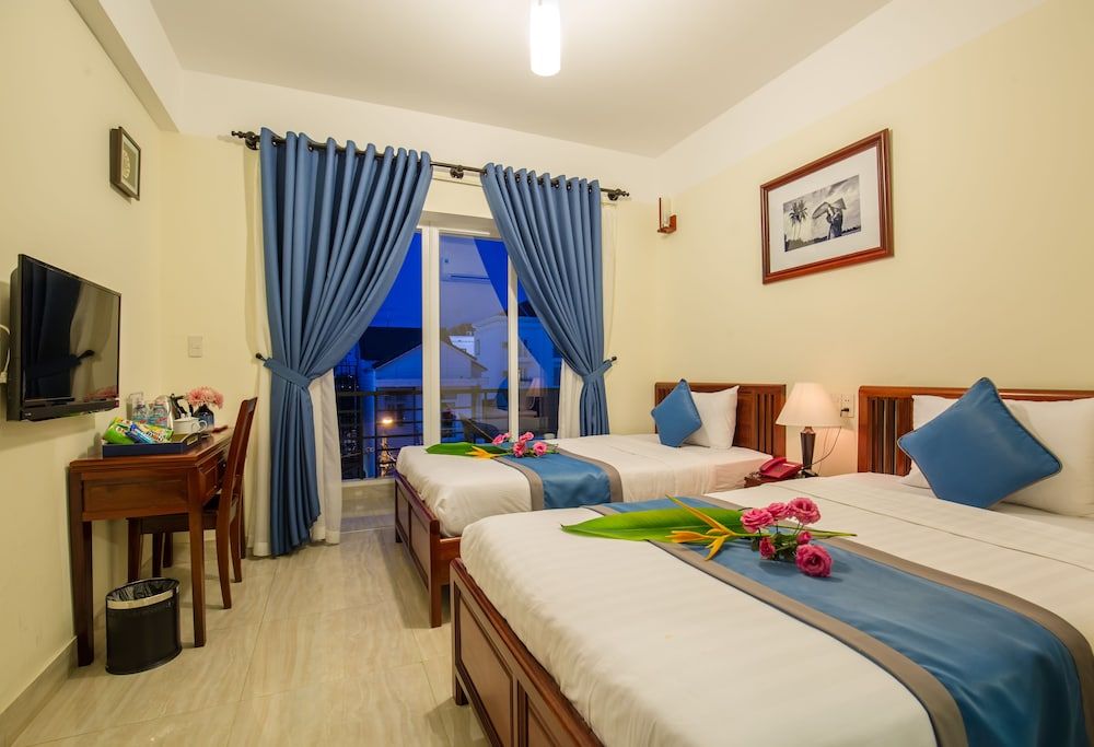 Deluxe Room, 2 Twin Beds, Balcony, City View