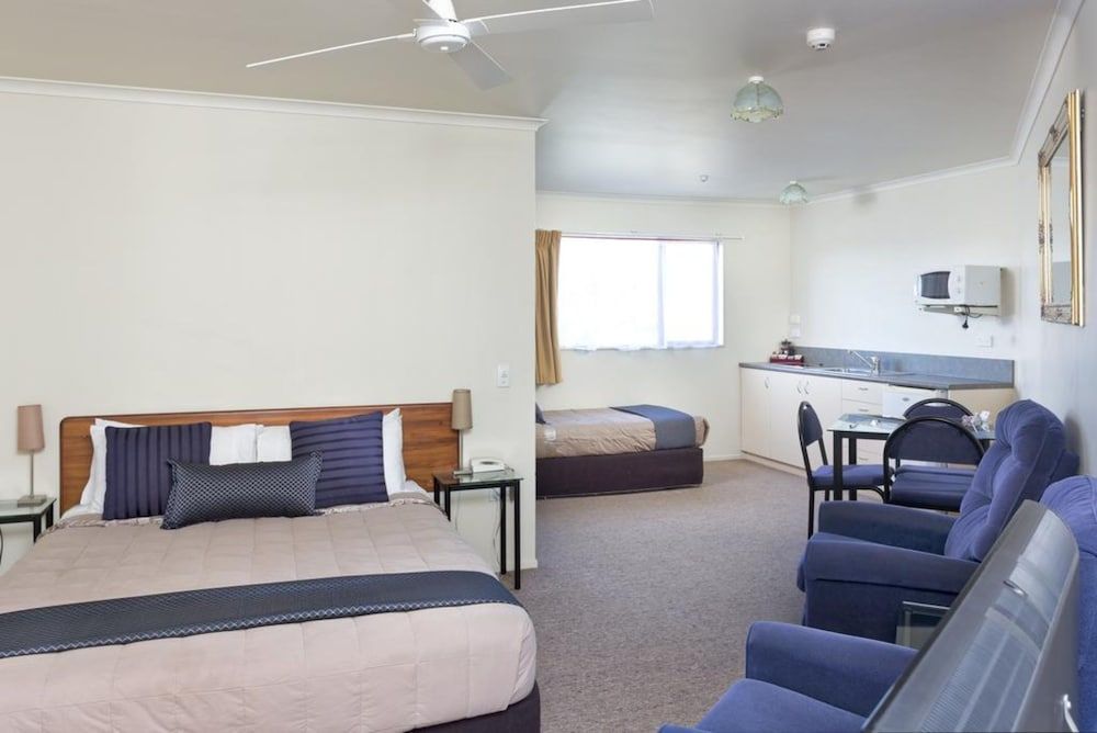 Deluxe Studio Suite, Jetted Tub