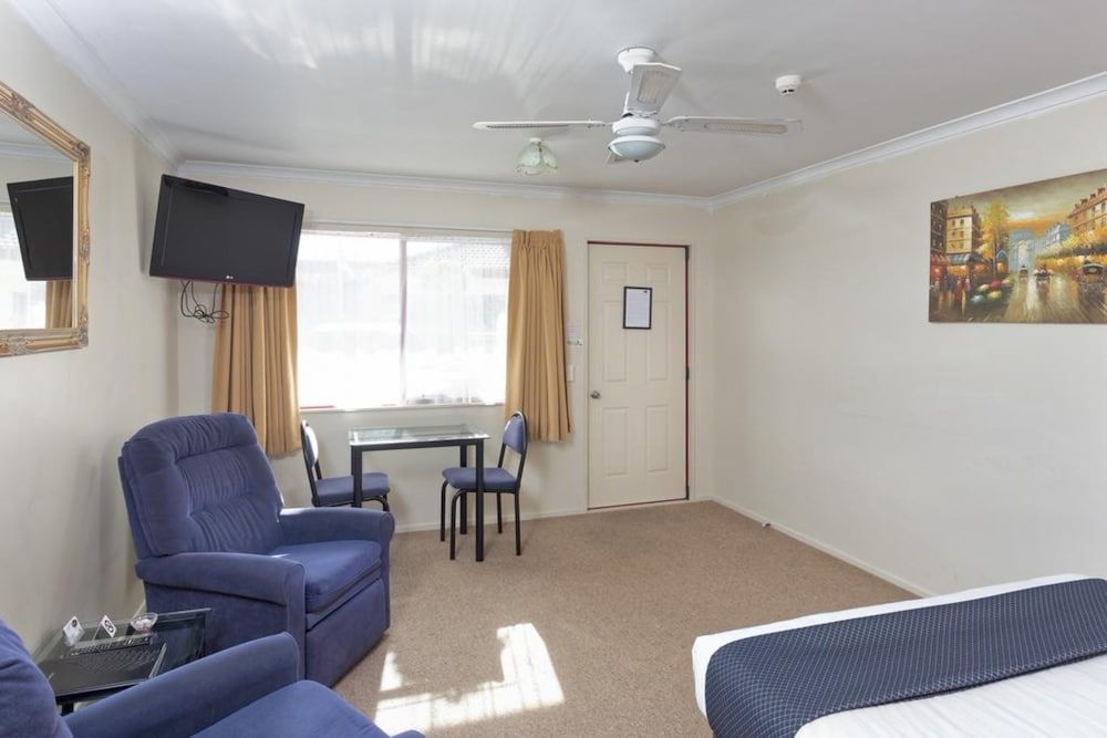 Suite, Jetted Tub