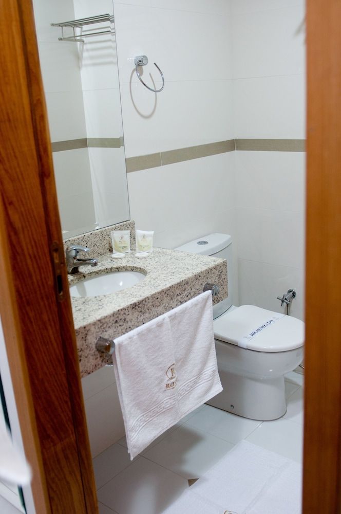 Roari Hotel Deluxe Double or Twin Room 4