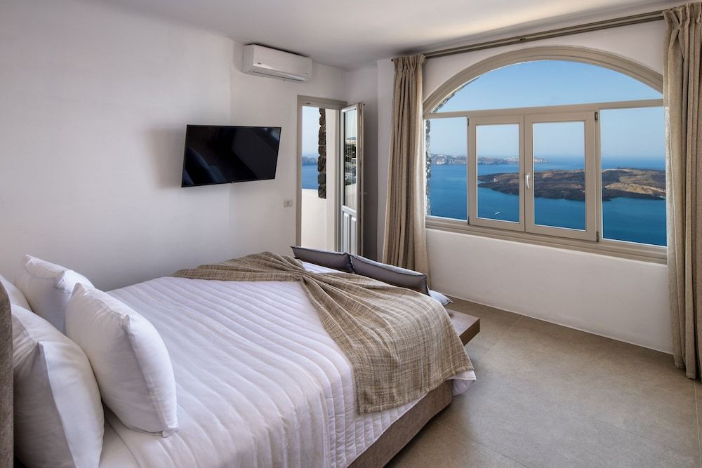 Master Suite outdoor Tub Volcano View