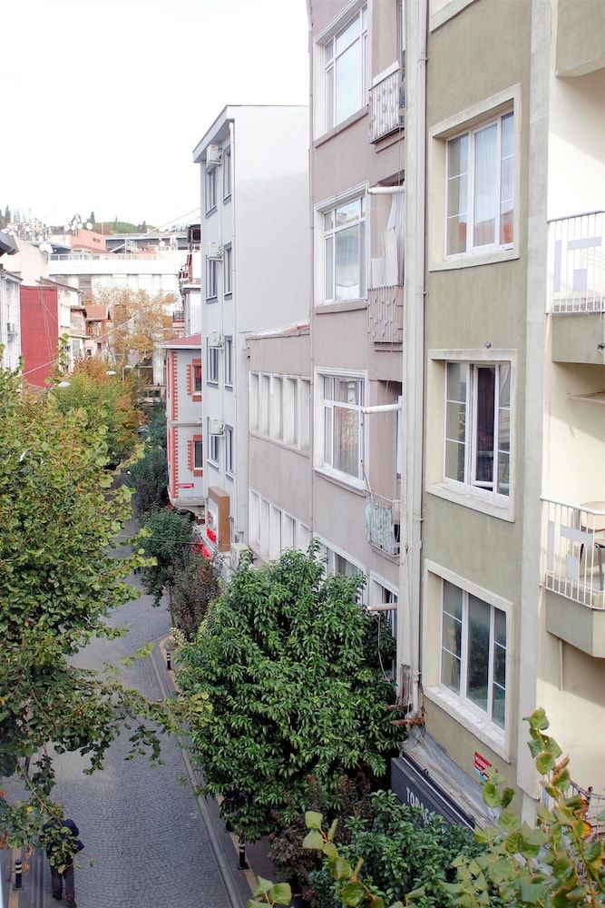 undefined Corner Hot 5