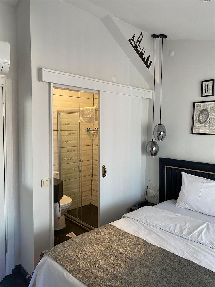 undefined Corner Hot 2