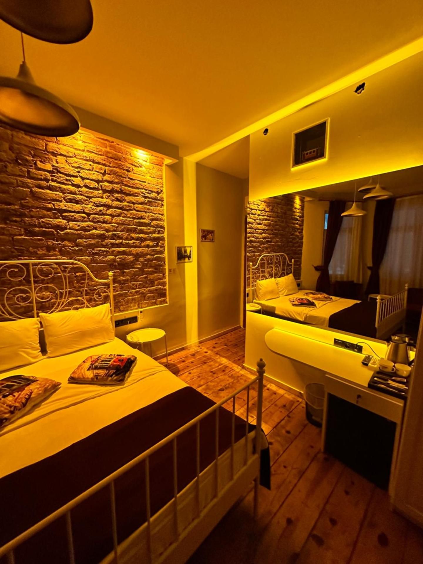 undefined Corner Hot 10