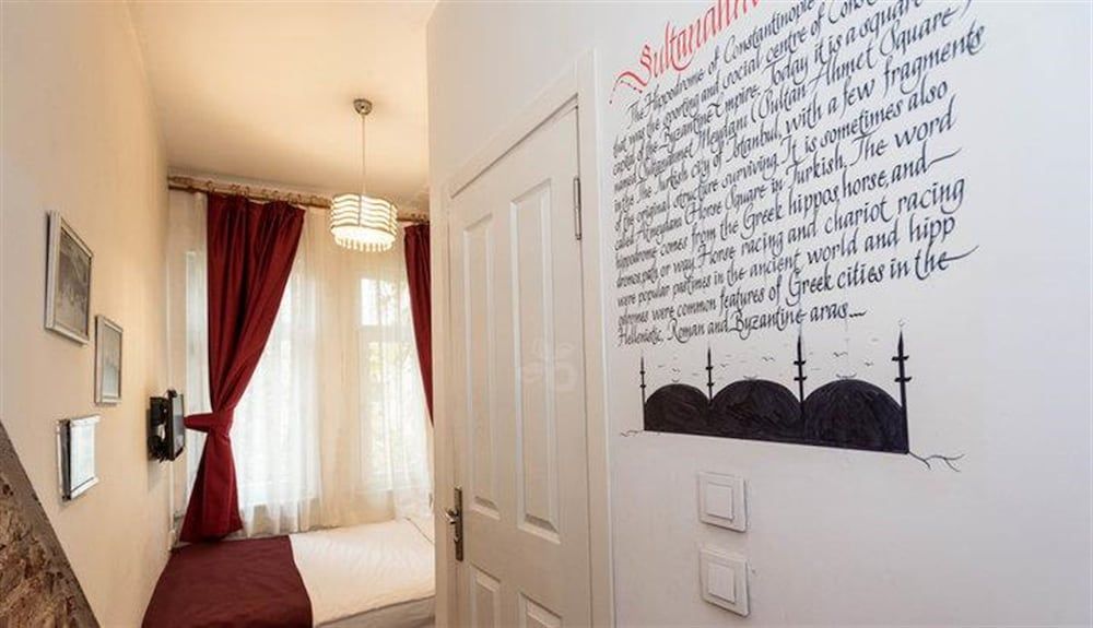 Corner Hot Economy Room 8