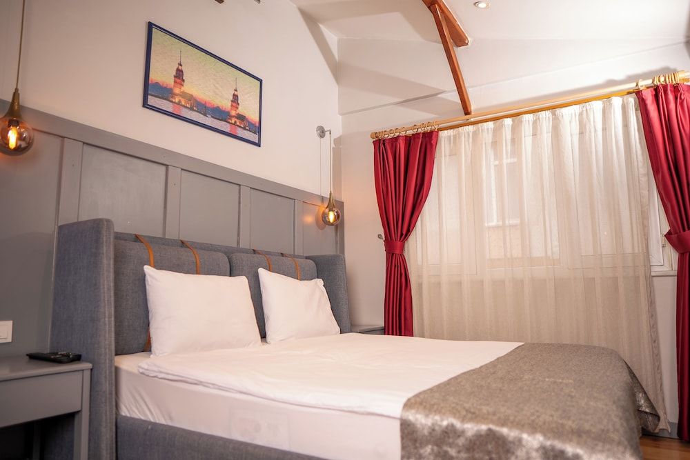 undefined Corner Hot