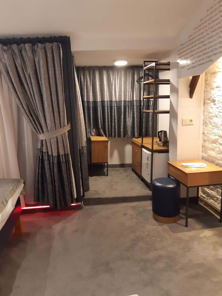 undefined Corner Hot 9