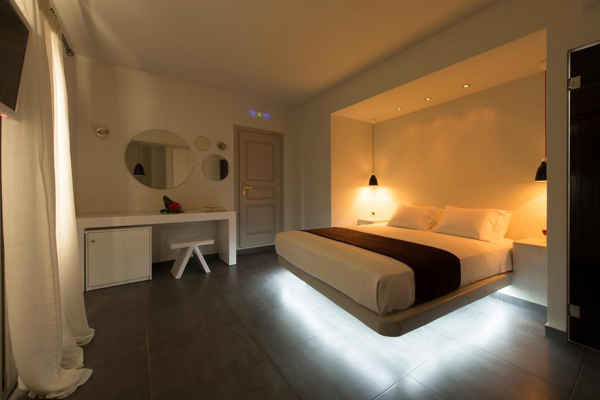 Deluxe Suite with Outdoor Heated whirlpool with Caldera View and Sunset View