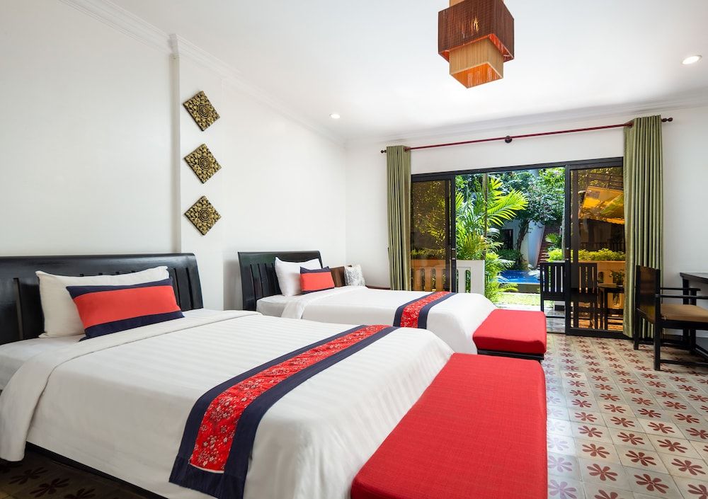 La Residence WatBo Hotel Deluxe Twin Room, Pool View 4