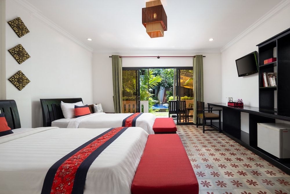 La Residence WatBo Hotel Deluxe Twin Room, Pool View 3