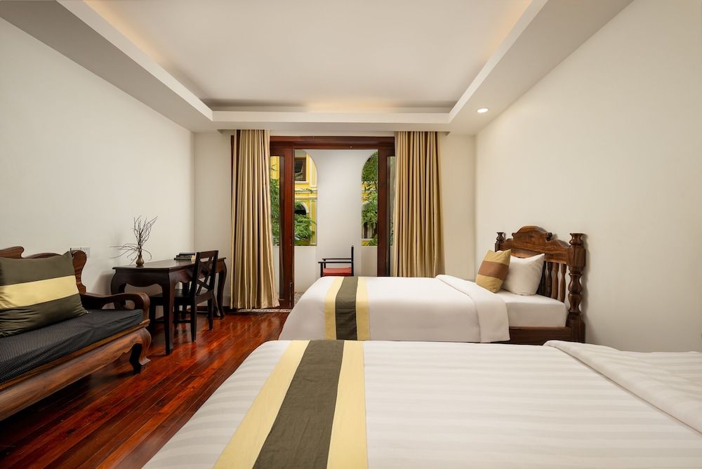 undefined La Residence WatBo Hotel 2