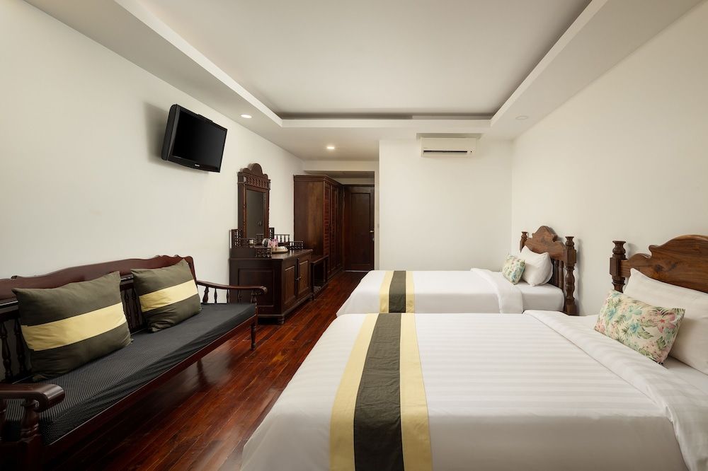 La Residence WatBo Hotel Deluxe Twin Room, Pool View 5