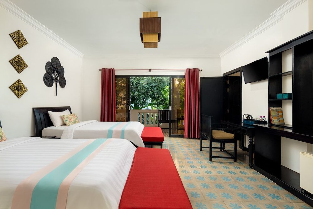 La Residence WatBo Hotel Deluxe Twin Room, Pool View 6