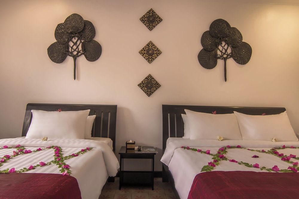 La Residence WatBo Hotel Deluxe Twin Room, Pool View 8