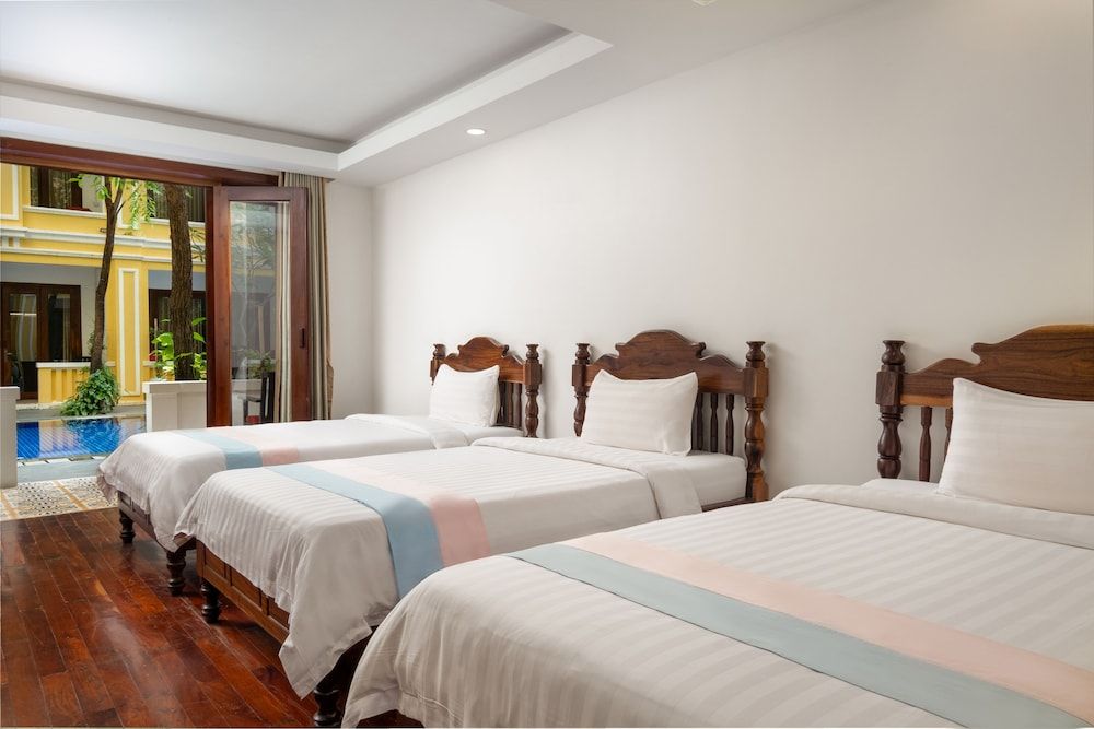 undefined La Residence WatBo Hotel 5