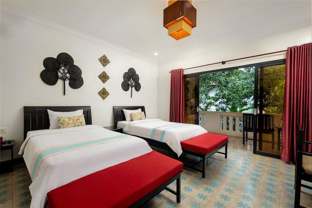 undefined La Residence WatBo Hotel 4