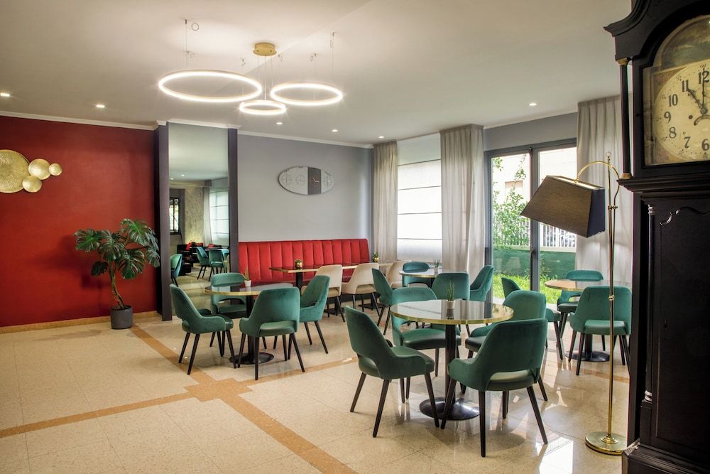 Food Court