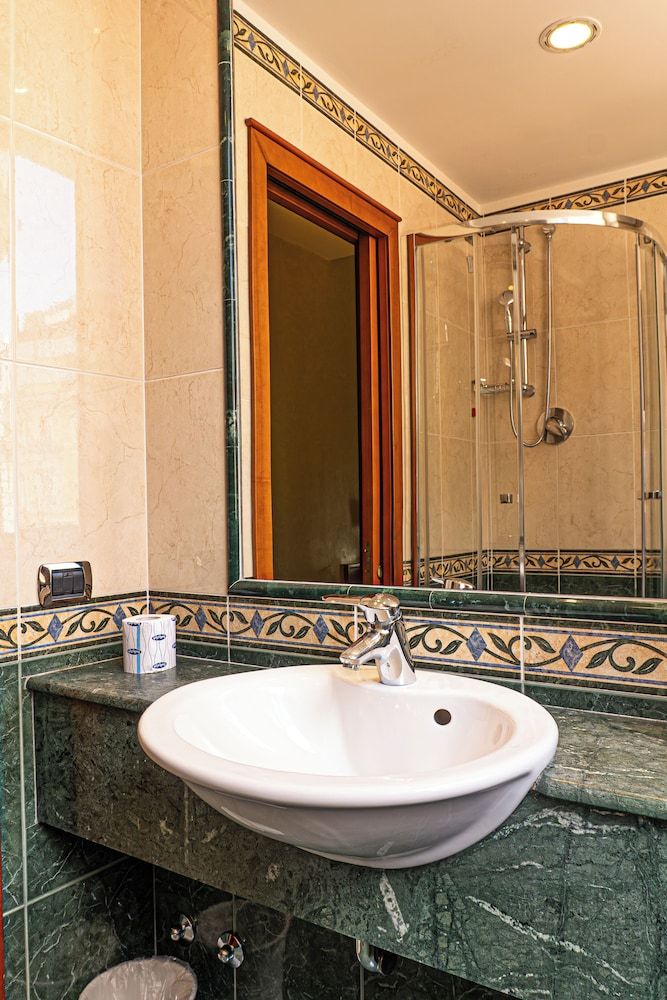 Hotel Miami Standard Double or Twin Room 9