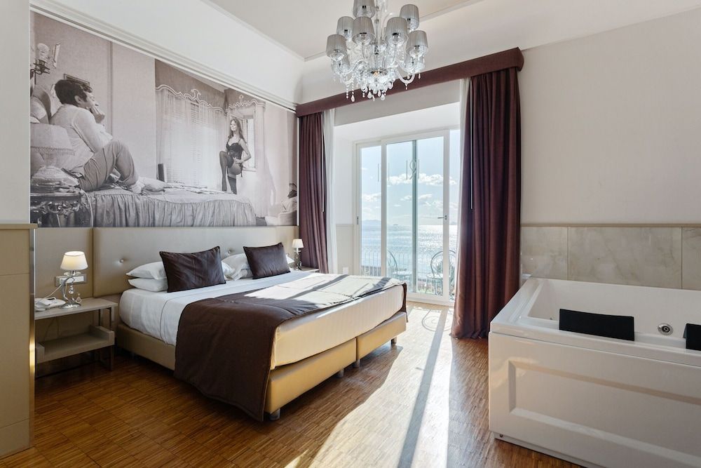 undefined Partenope Relais 8