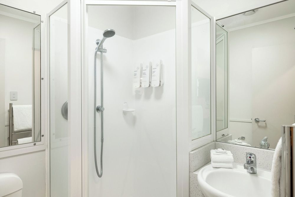 Quest on Johnston Studio - Twin Share 5