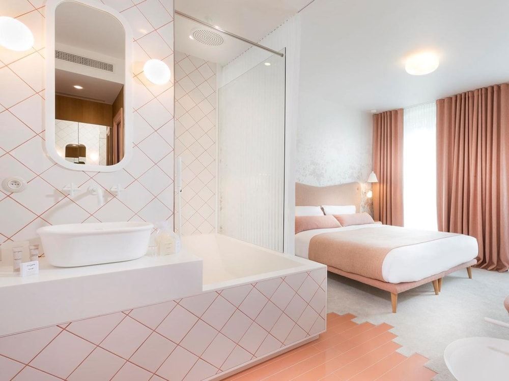 undefined Le Lapin Blanc 9