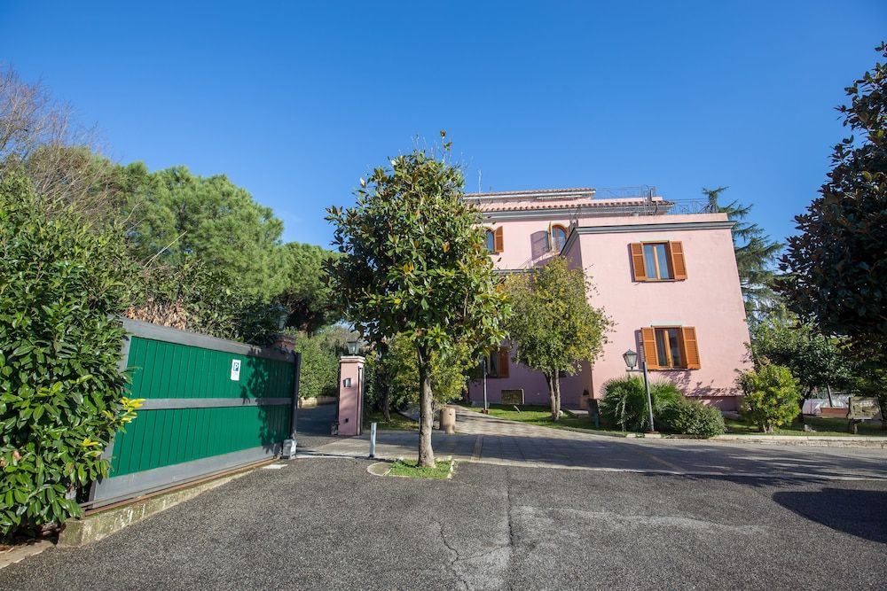 undefined Arco di Travertino 4