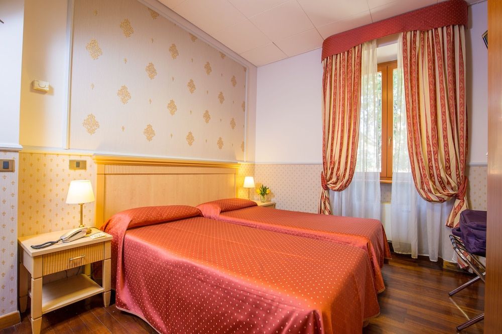 undefined Arco di Travertino 2