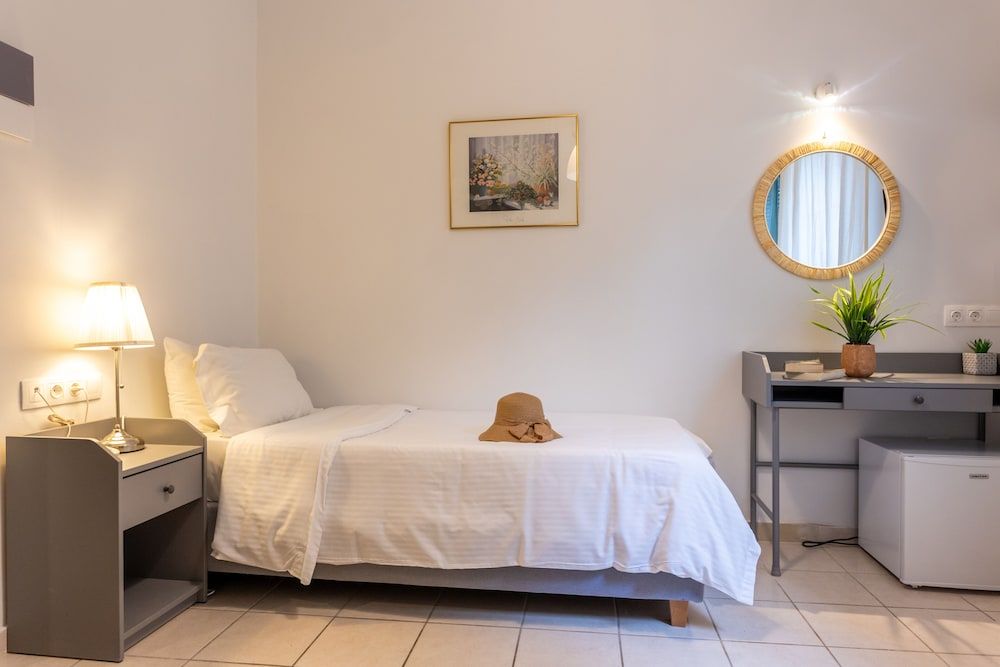 Hotel Bretagne Single Room 2