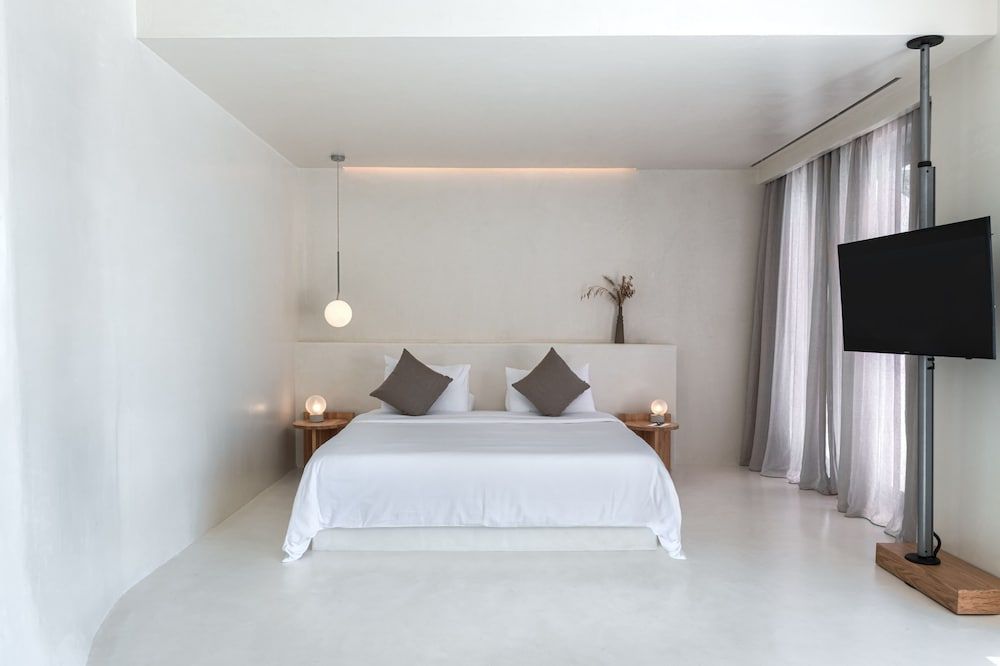 Exclusive Suite with Infinity Pool