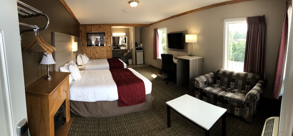 Knights Inn Huntsville, ON Suite, 2 Queen Beds 2