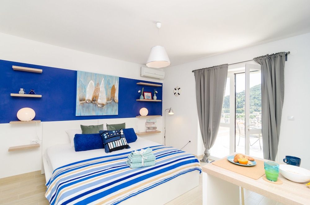 Classic Studio Suite, Terrace, Partial Sea View