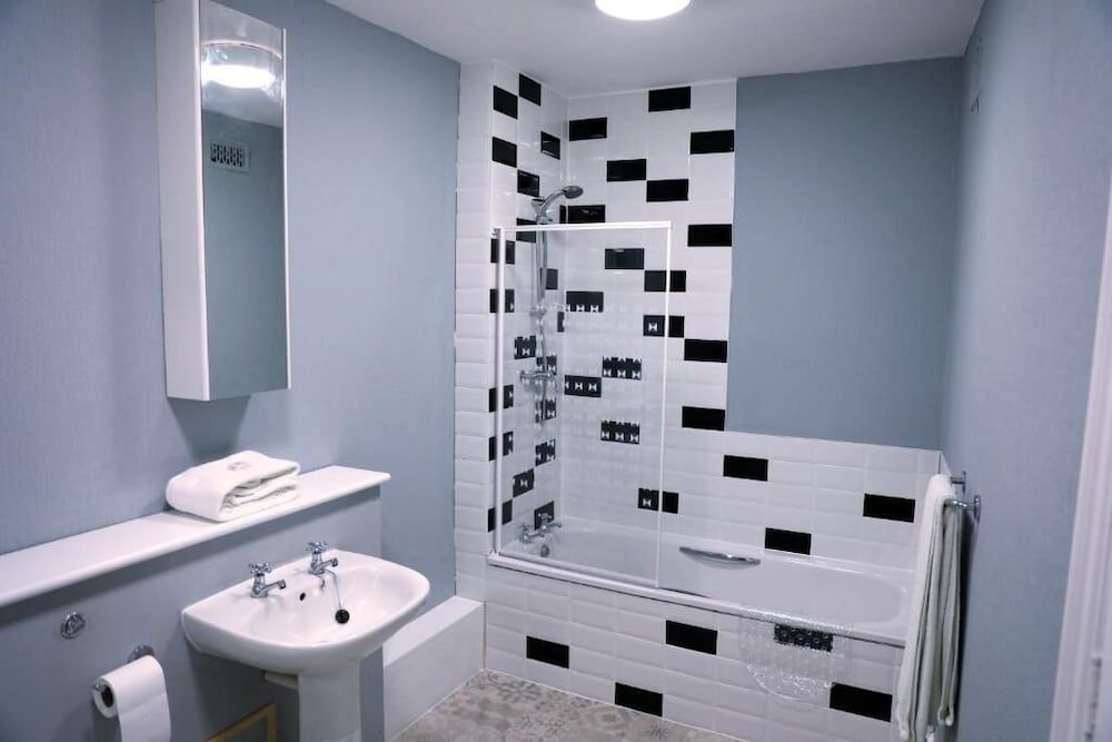 undefined The White Horse 6