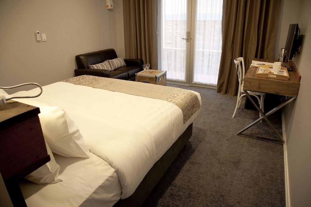 Maand Up Accommodation Pool Side King 2