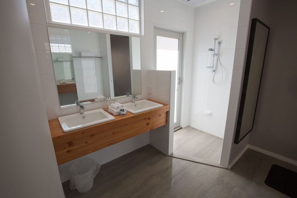 Maand Up Accommodation Pool View King 7