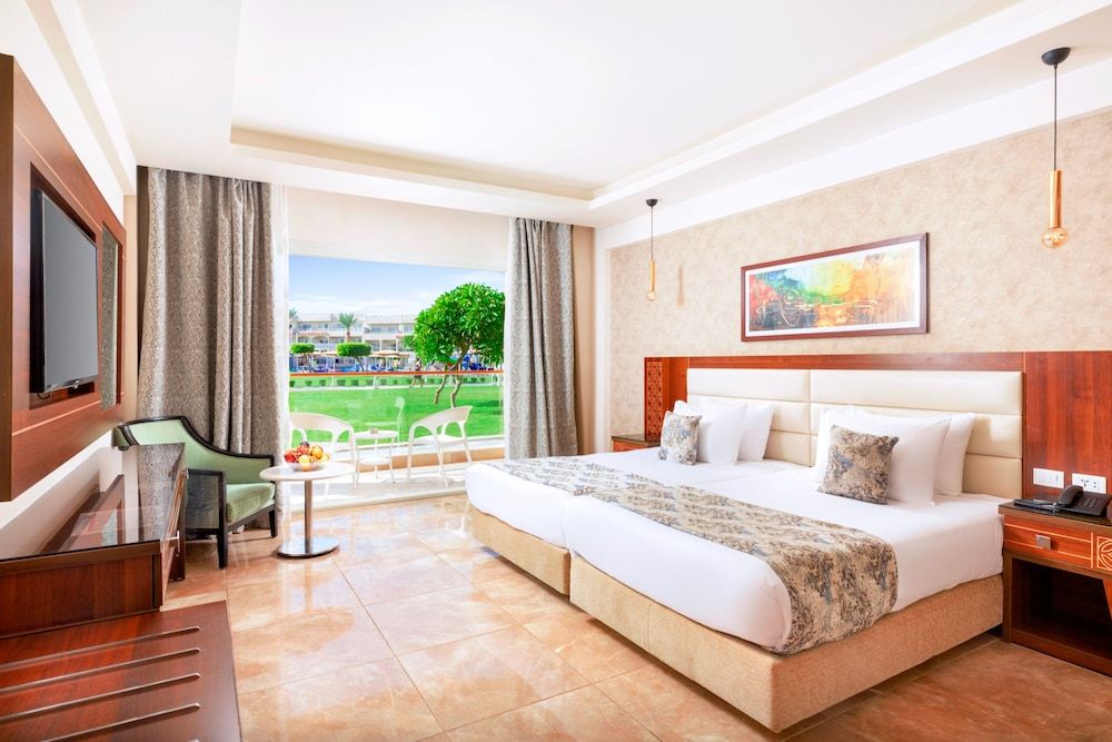 Pickalbatros Royal Moderna Sharm & Aqua Park Deluxe Double or Twin Room, Garden View 3