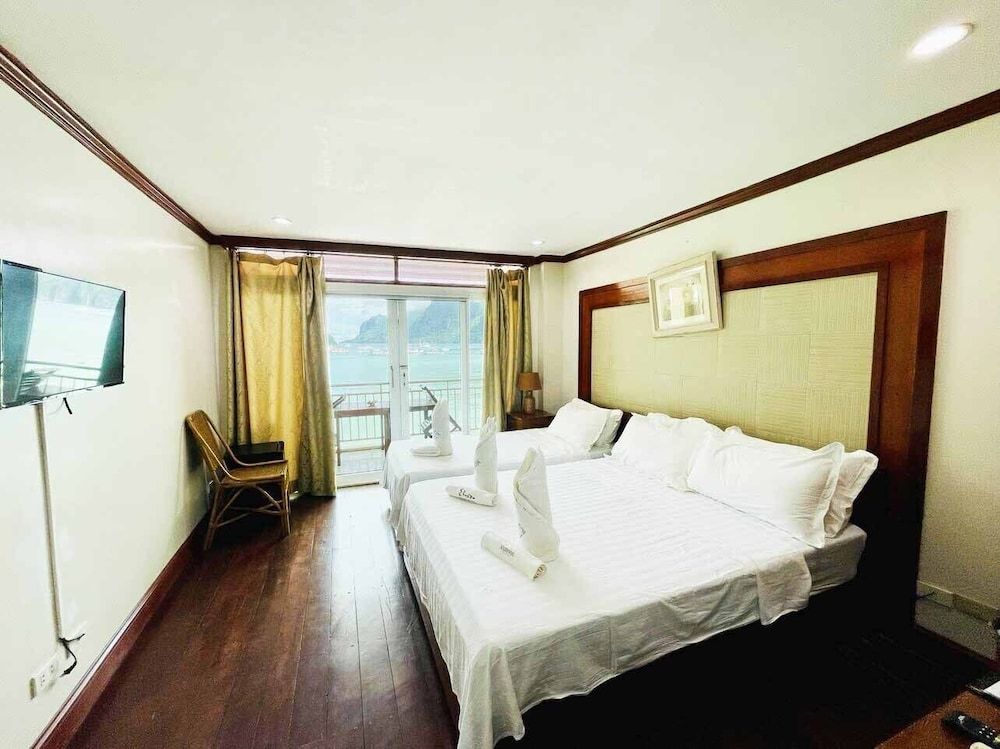 El Nido Beach Hotel Family Suite (Sea View) 2