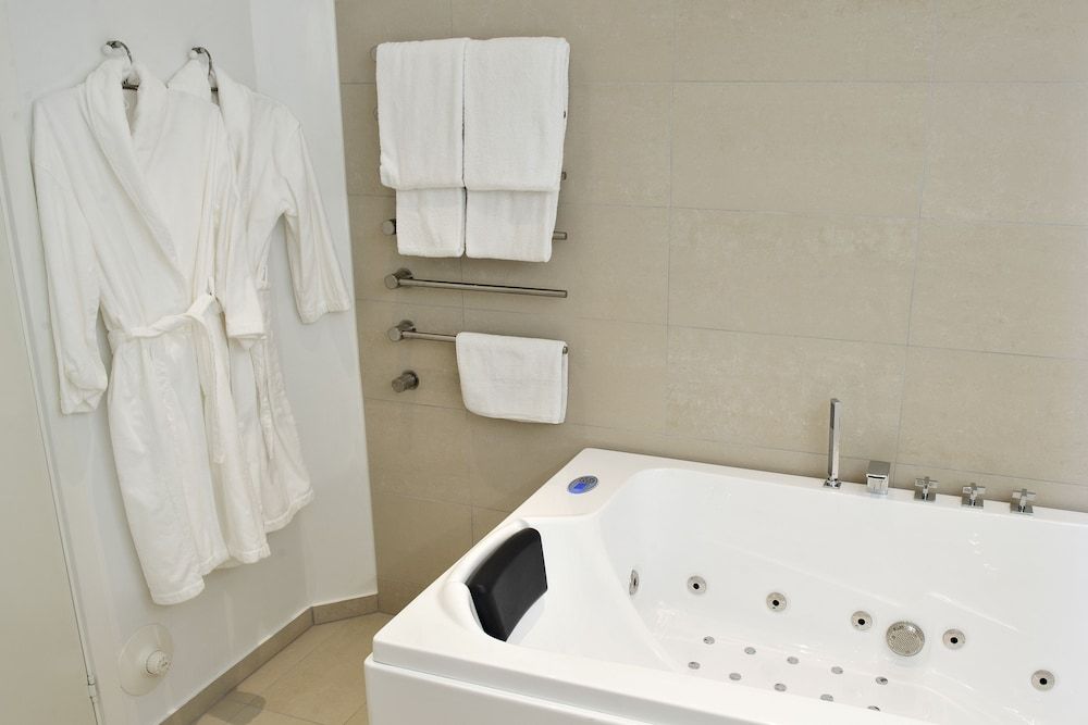 Golf Hotel Viborg Suite, Jetted Tub, Lake View 4