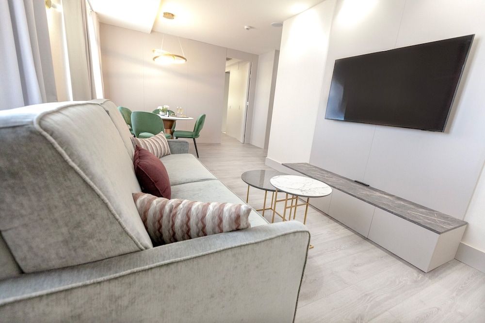 Alfonso VIII Deluxe Studio Suite 8