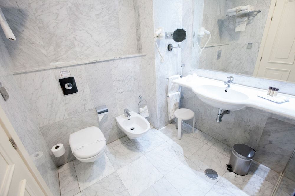 Alfonso VIII Superior Twin Room, 2 Twin Beds 4