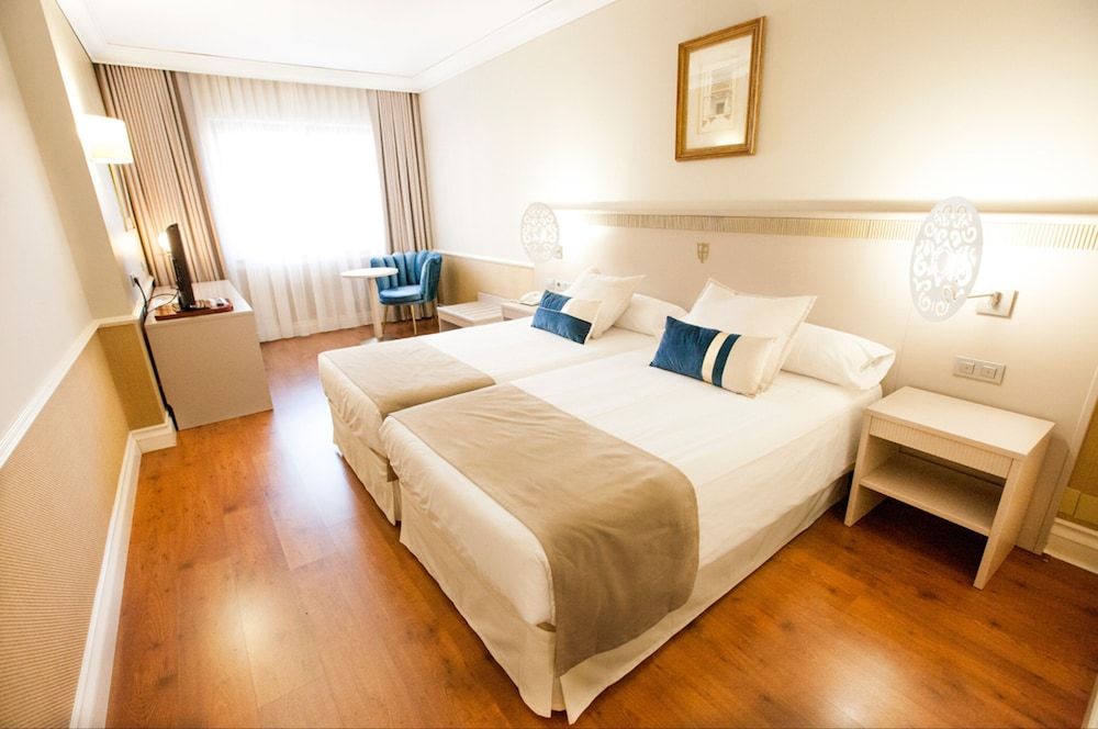 Alfonso VIII Superior Twin Room, 2 Twin Beds 3