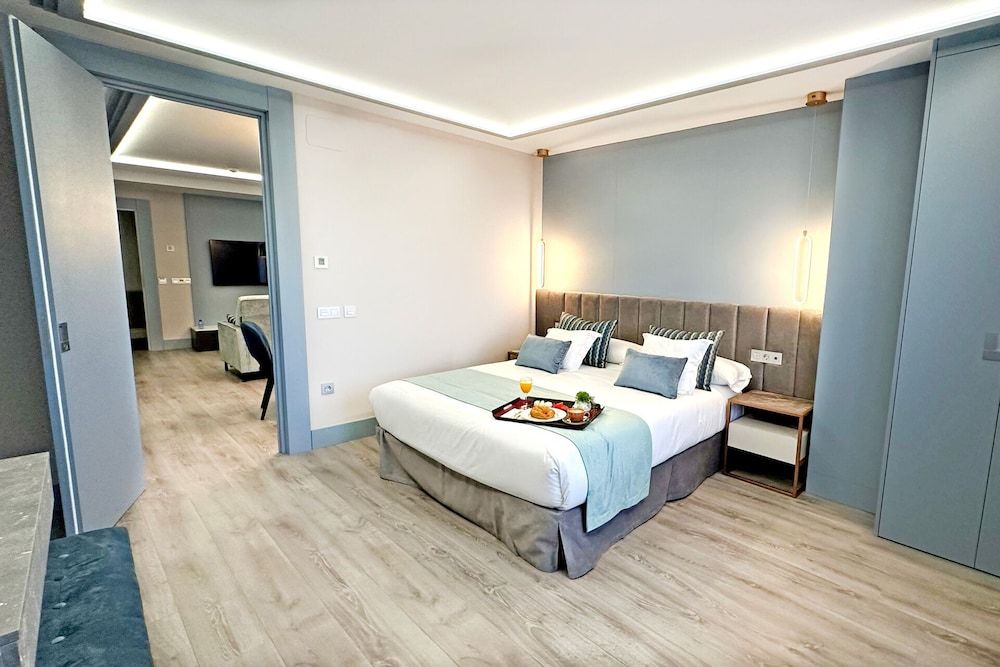 Suite, City View, Patio