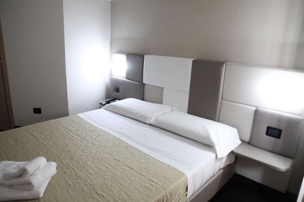 Hotel Sogni D'Oro Airport Comfort Single Room 8