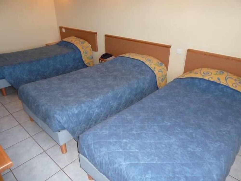 Standard Triple Room, Private Bathroom